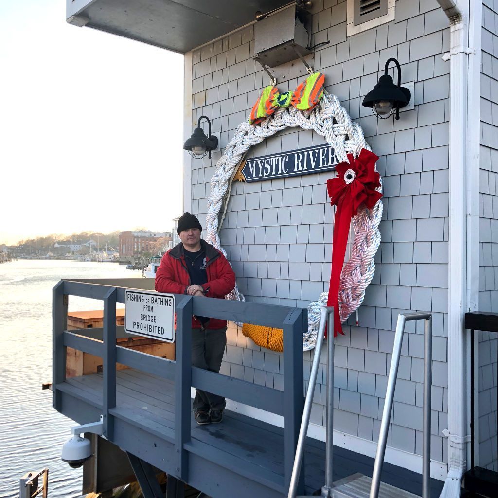 Drawbridge Wreath 405 feet of Holiday Spirit