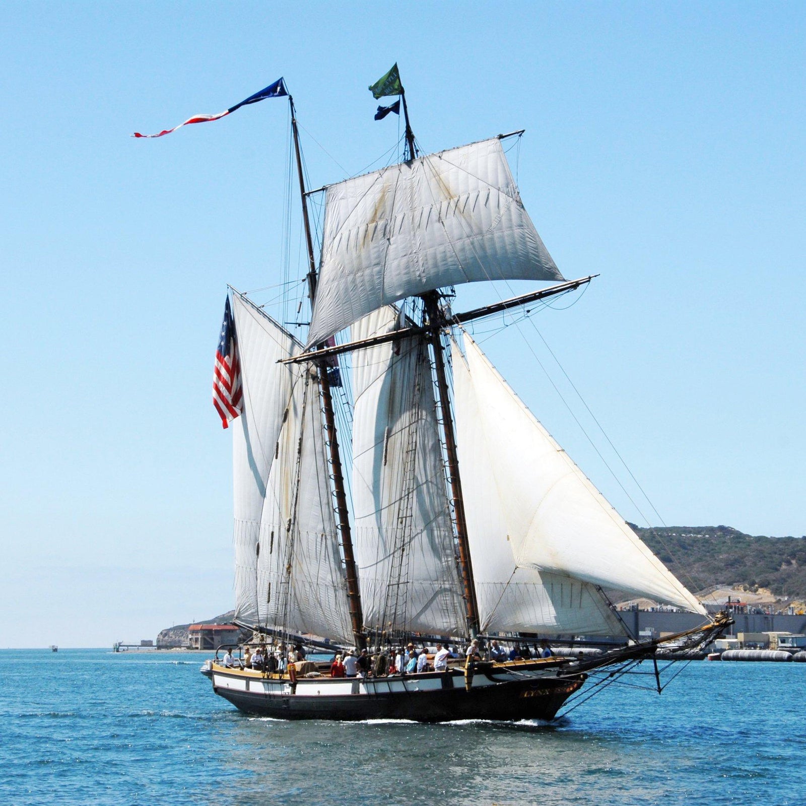 Schooner Lynx under sail
