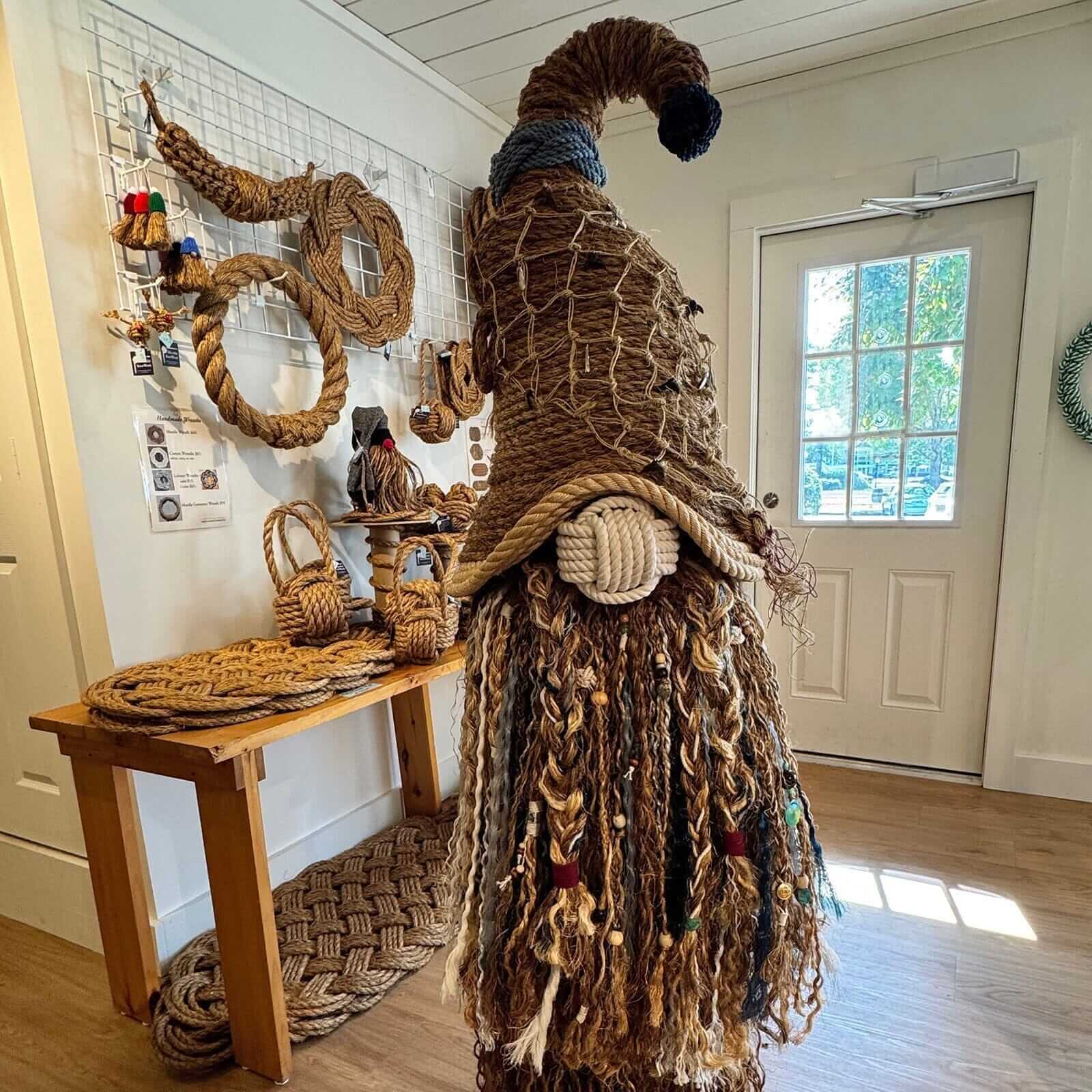 The Gnomes of Mystic Knotwork