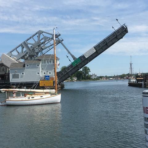 Mystic River Bascule Bridge - Mystic Drawbridge Webcam